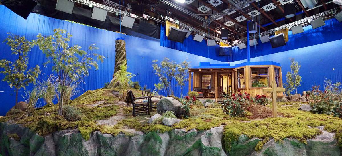 ONCE UPON A TIME: S7 - "EDGE OF REALMS" CABIN - SET PHOTO