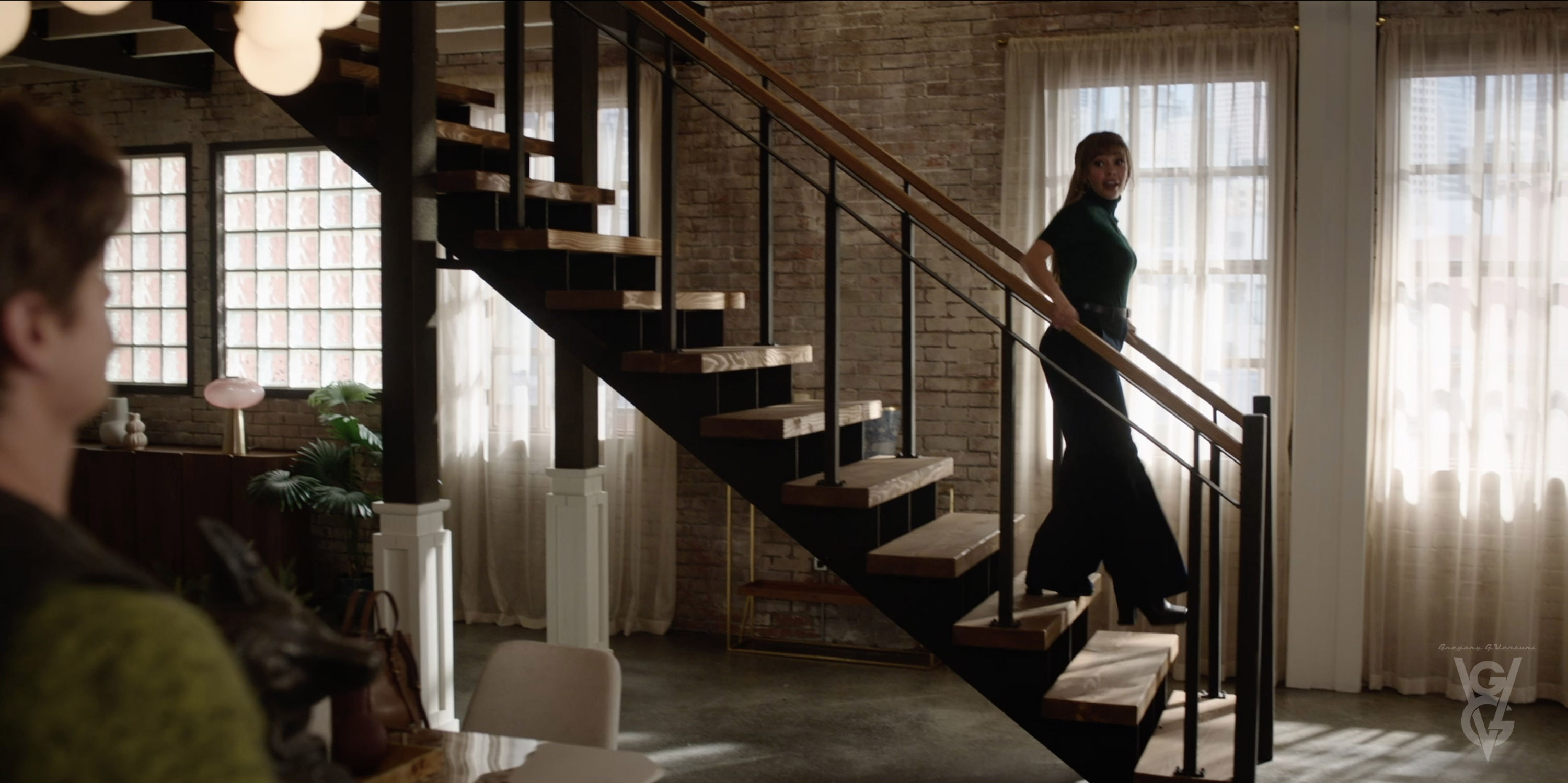 33 - Wild Cards S2 - "Max's loft" stage set - screen still