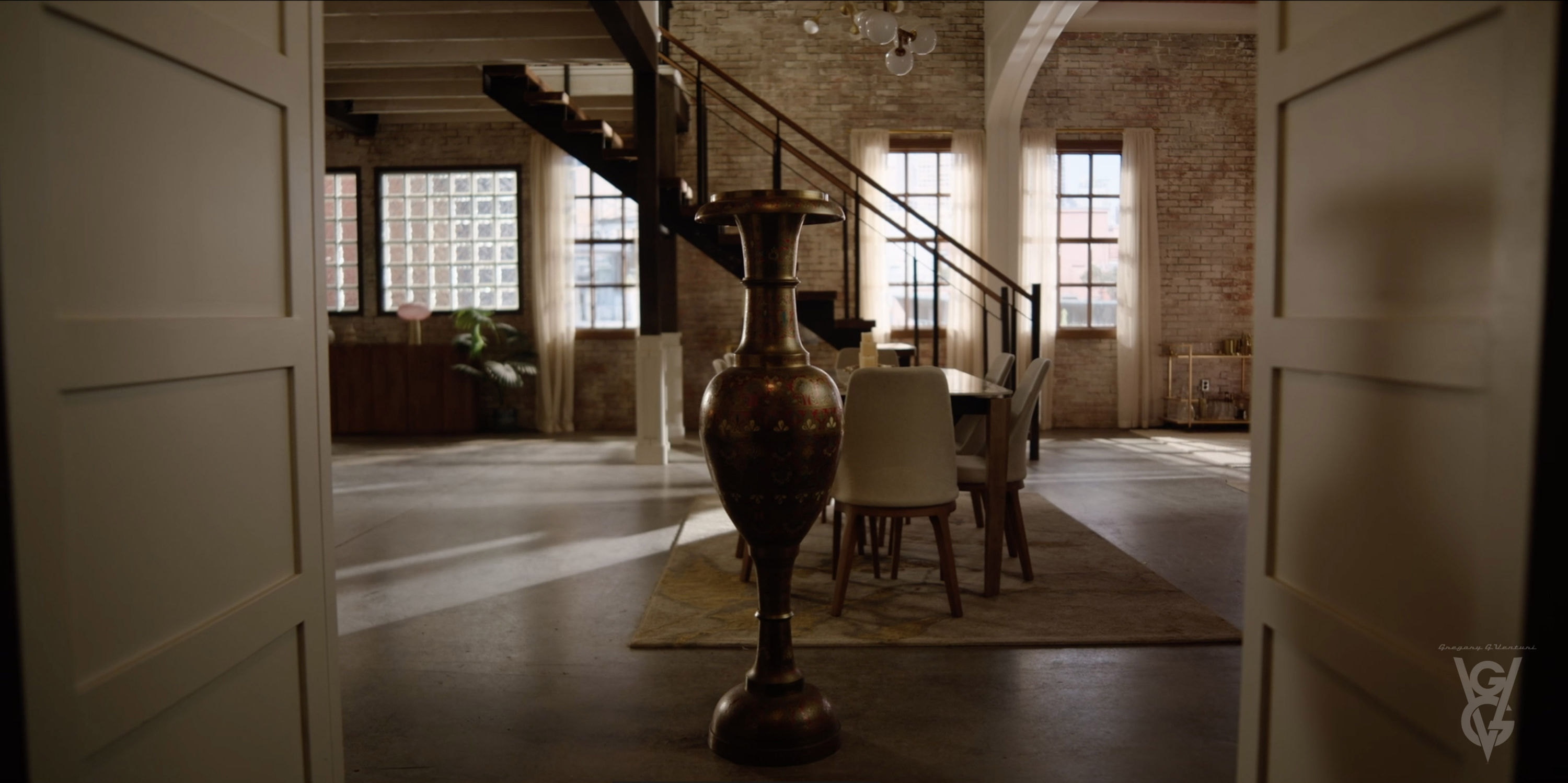 67 - Wild Cards S2 - "Max's loft" stage set - screen still