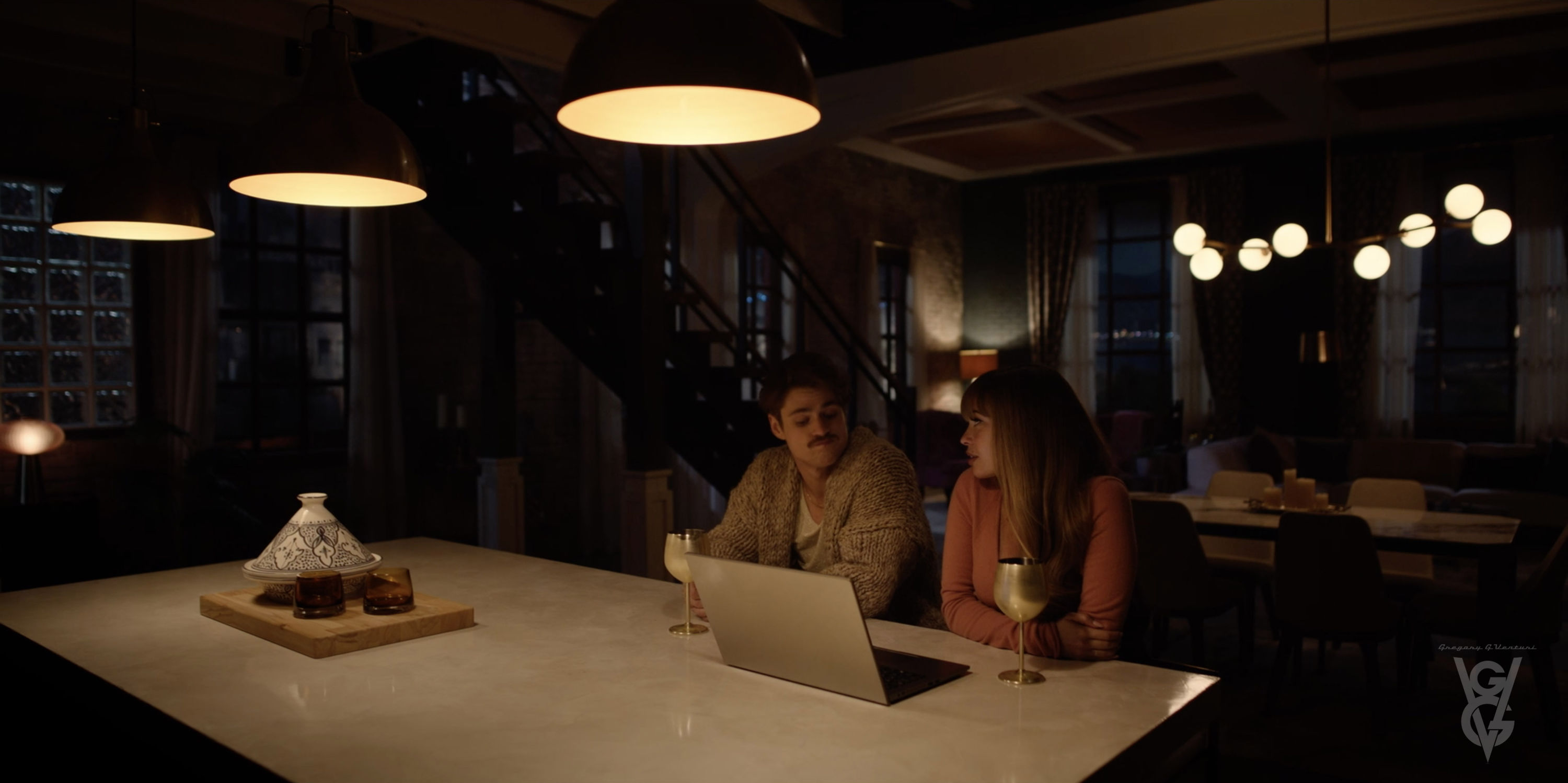 76 - Wild Cards S2 - "Max's loft" stage set - screen still